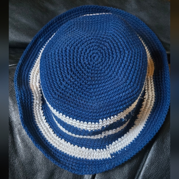 Santa Cruz Blue & White Crochet Hat - Picture 2 of 5